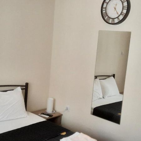 Livia'S Room To Ampelokipi Metro Airport Line アテネ エクステリア 写真