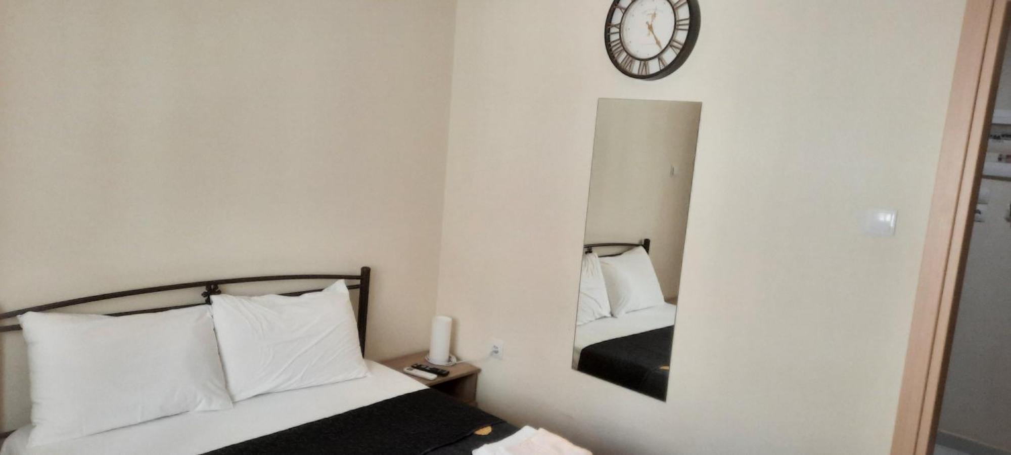 Livia'S Room To Ampelokipi Metro Airport Line アテネ エクステリア 写真